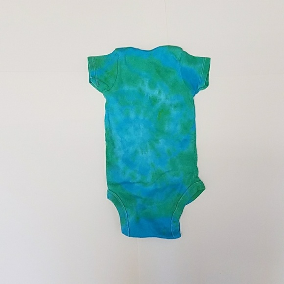 Gerber tie dye onesie 3 to 6 months - Picture 3 of 4